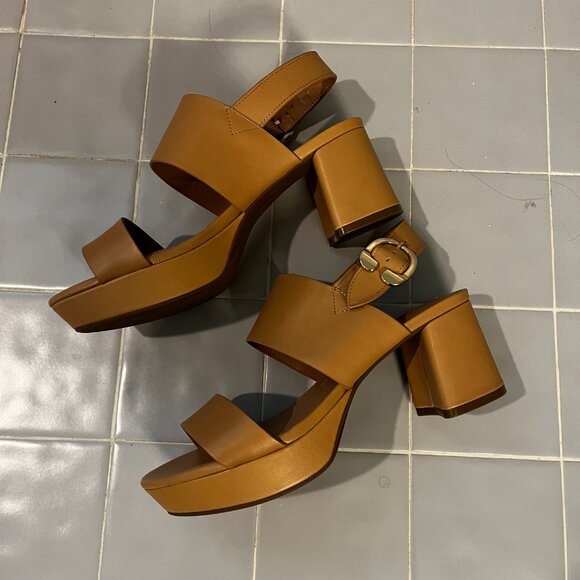 Aerosoles platform sandal; Camera.  Very comfortable, never worn outside! - Picture 3 of 7